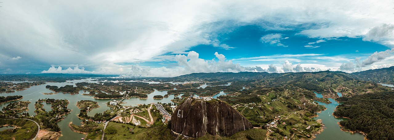 Piedra del Peñol y embalse · Región de Antioquia