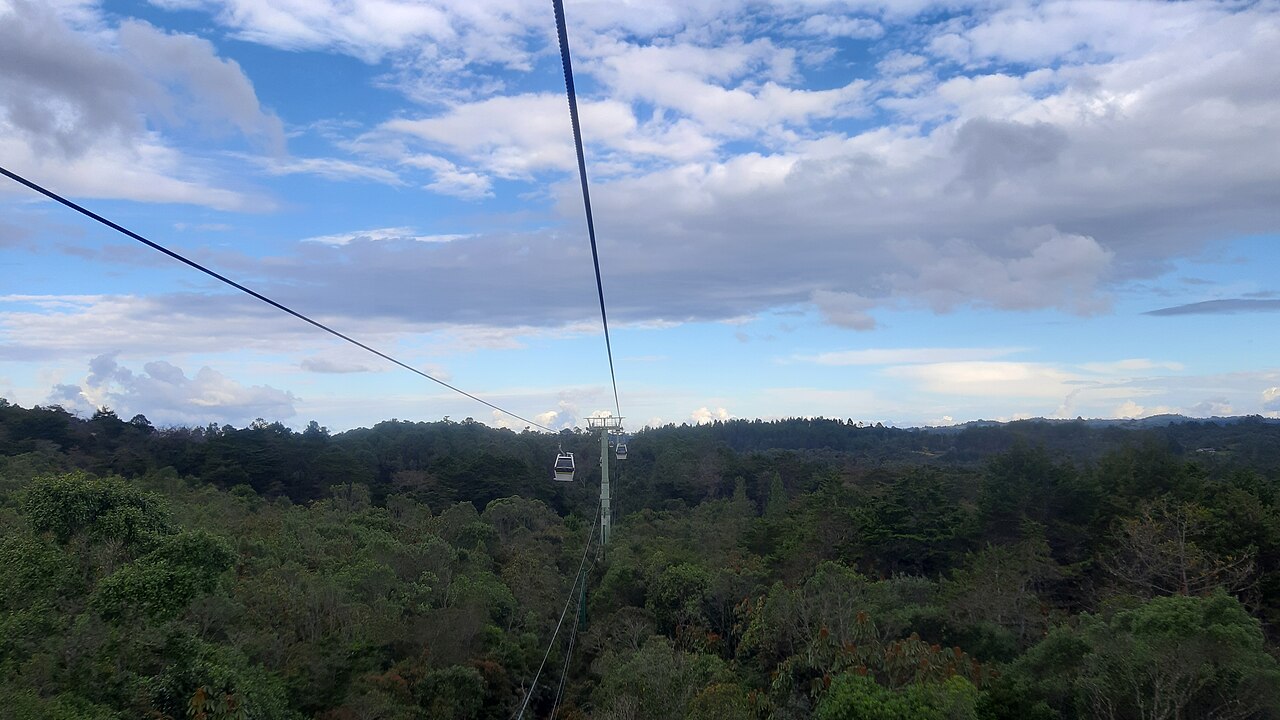 Parque Arví · Metrocable sobre el bosque